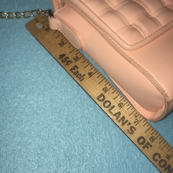 A NEW DAY quilted flap, magnetic closure gold chain and leather crossbody strap - Picture 7 of 8